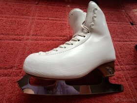 Prodám závodní krasobrusle Risport RF  light vel. 220 - 4
