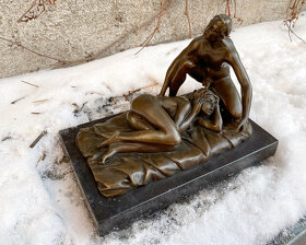 Bronzová erotická socha páru - kouřeni Orální sex - 4