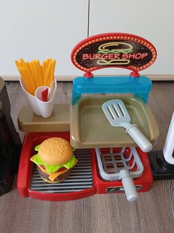 Burger shop KLEIN - 4