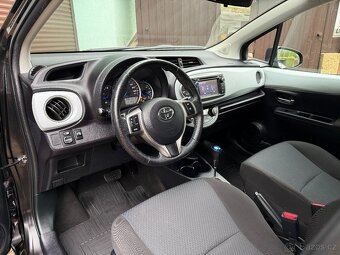 Toyota Yaris Hybrid 1.5i 55KW r.v. 9/2012Automat, Nová STK - 4