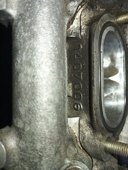 BMW e39 M5 pravá hlava motoru pro válce 1-4 - 4