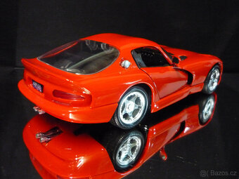 Dodge Viper GTS červený Maisto 1/18 - 4