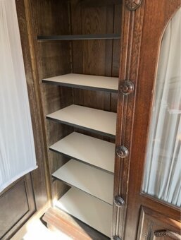 Starožitná šatní skříň - 4