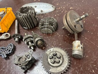 Predám DILY motoru JAWA Pionýr 550 555 - 4