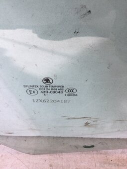 Okno Škoda Octavia II sklo pravé přední - 4