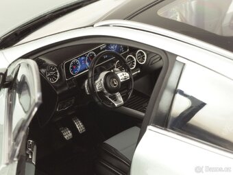 Mercedes Benz GLA 1:18 - 4