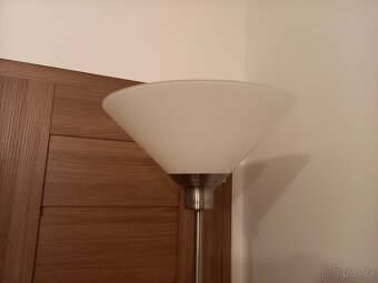 ikea stojací lampa se skleněným stínidlem - 4