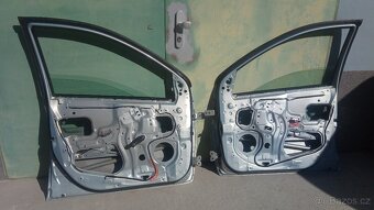 Toyota Yaris 99-2005 - dveře. - 4