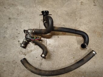 Yamaha Fzr 600 termostat ,hadice - 4