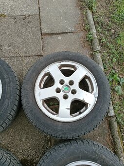 Hliníková kola 5x100 škoda fabia R14 krásné pneu - 4