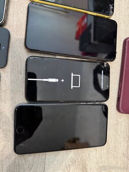 Konvolut iPhone různé modely - 4