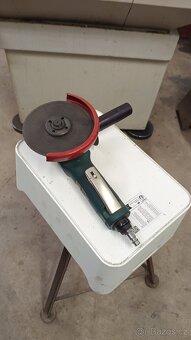 Pneumatická úhlová bruska. - 4