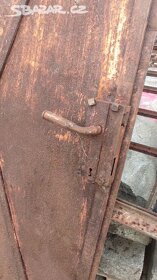Staré železné dveře, plechové dveře. - 4