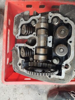 Motor z Yamaha XT550 - 4