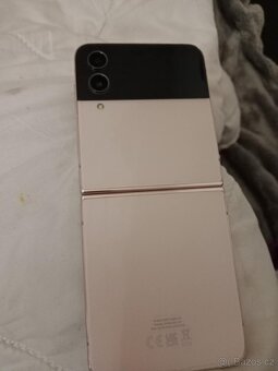 Samsung Galaxy Z filp4 - 4