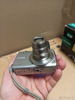 FUJIFILM. FINEPIX F100 fd - 4