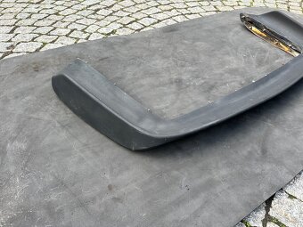 Porsche 911 - G model turbo - guma z křídla - 4