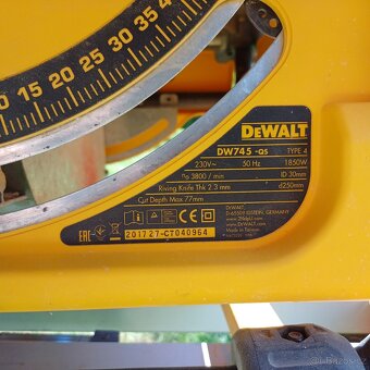 Stolní pila Dewalt DW745 - 4