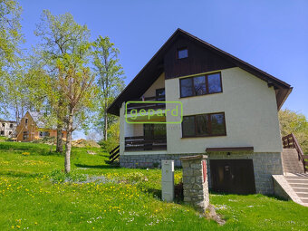 Velký třípodlažní dům se zahradou v Mokré u Černé v Pošumaví - 4