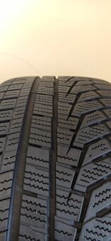 Hankook Winter icept evo 2 225/45 R17 94H 5,5 mm - 4