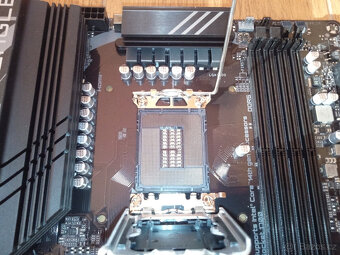 GIGABYTE Z790 EAGLE AX/LGA 1700/ATX - 4