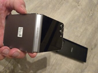 Samsung Z Flip6 - 256GB - 4