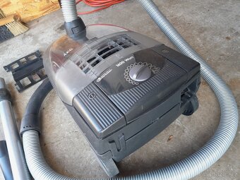 Vysavač AEG - 4