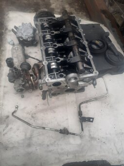 Motor bkp zatím celý,jede ale nemaže - 4