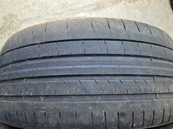 245/40R20 - 4