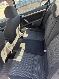 Prodám Peugeot 407 2.0 benzín, automat - 4