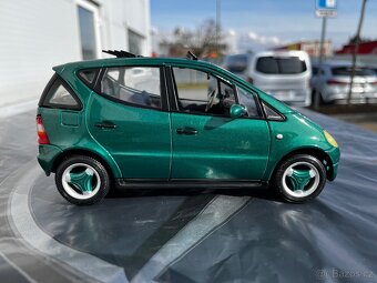 Model Mercedes Benz A 160 1:18 - 4