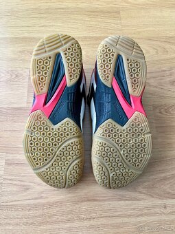 Zánovní halové boty Yonex vel. 39,5 - 4