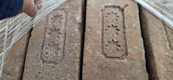 Historické cihly se znaky - 4