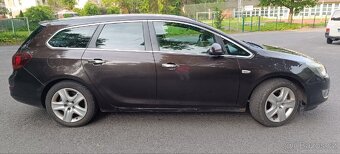 Opel Astra sports touter 2.0 cdti - 4