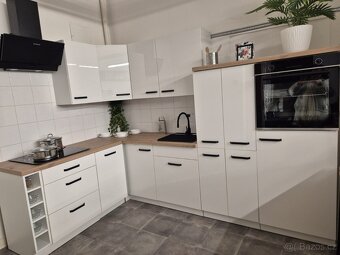 Moderní nepoužitá kuchyně LARA bílá - 4