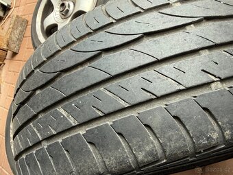 Prodám alu kola AKURA 15” s letními pneu 195/50 R15 - 4