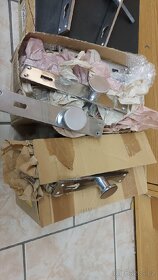 Hliníkové dveřní štítky zn. Komas 72,90 ( klíč i vložka) - 4