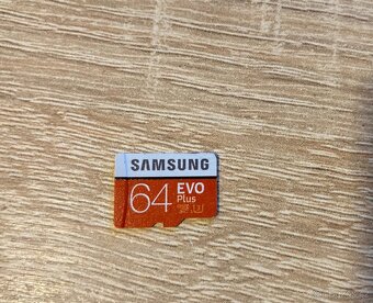 Kamera Sony HDR-CX625 s příslušenstvím - 4