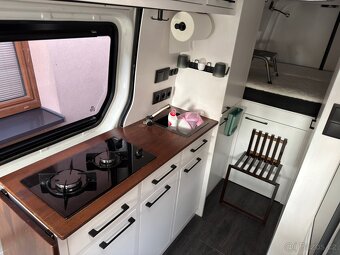 Obytná dodávka Man TGE - 4