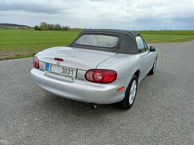 Mazda mx-5, 1.6 81kw, r.v: 12/2002, 144000km, hezký stav. - 4