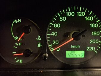 Mazda 323 F - 4