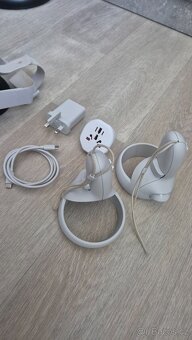 Oculus Quest 2 (64 GB) - 4