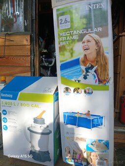 Bazén,písková filtrace,skimmer,sxhůdky,nějaké hadice... - 4