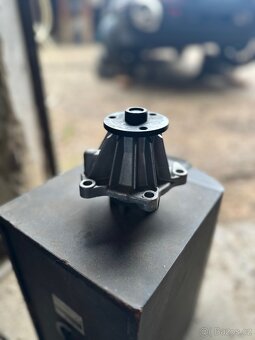 Nová vodní pumpa Ford - 4
