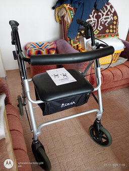 chodítko se sedátkem  a úložným prostorem - 4