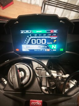 Aprilia rsv4 1100 - 4
