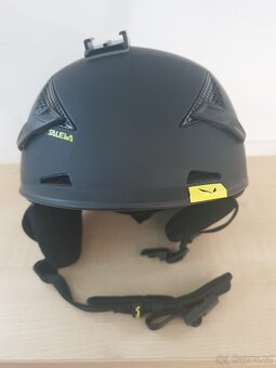 Lyžařské/snowboardové přilby SALEWA, JULBO, CARRERA a hole - 4