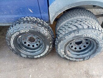 Prodám Hankook DynaPro MT LT 235/75/15 - 4