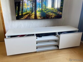 Velký televizní stolek z IKEA. - 4