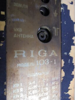 2ks  staré těžké sovětské rádio RIGA - 4